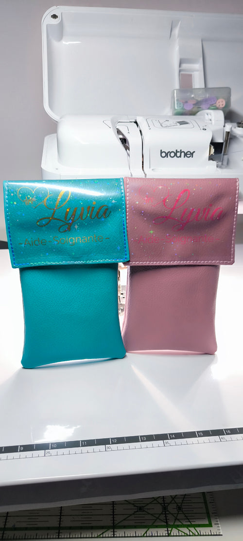 Pochette Soignante Personnalisée – À glisser dans la poche