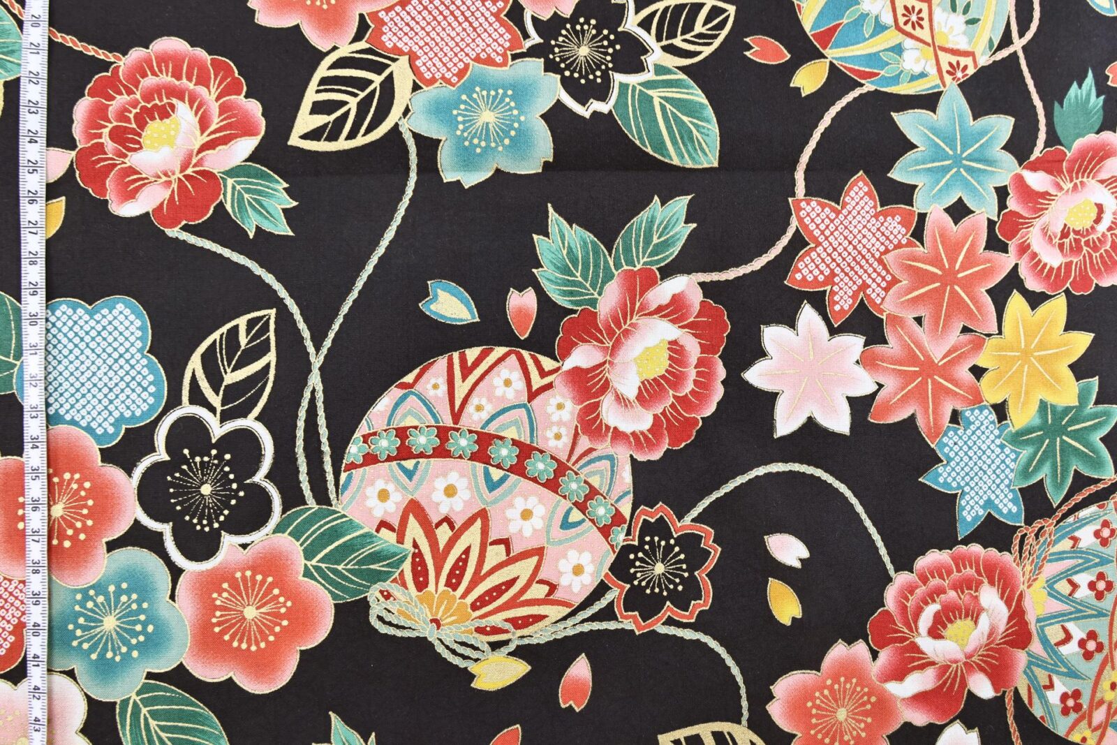 Tissu Japonais Temari et fleurs colorées