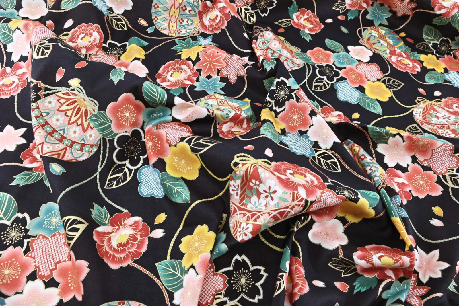 Tissu Japonais Temari et fleurs colorées